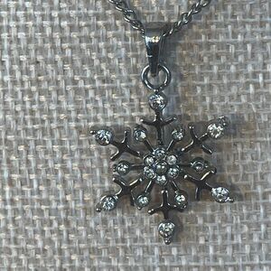 Elegant Silver Snowflake Pendant Necklace
